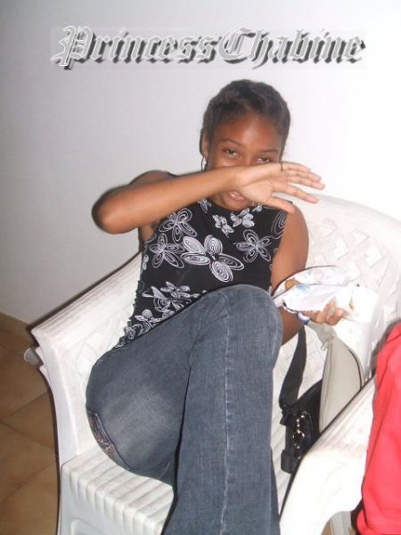 lilie en mode poz d'agoulou